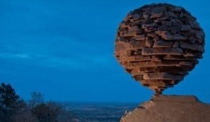 实拍：世界各地“平衡奇石”，感觉风一吹就倒了~