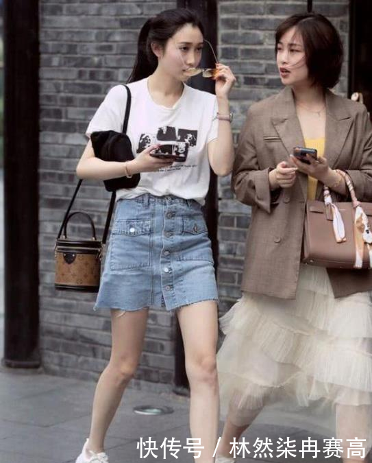  『仪静体闲』街拍：仪静体闲的美女，一条白色的连衣裙，时尚优雅好身材