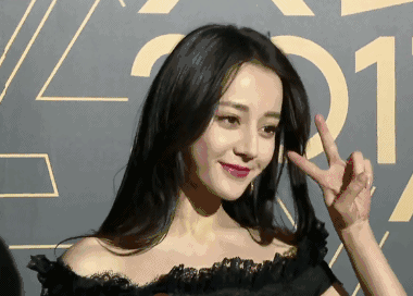 一件万能内衣hold住任何场面!春夏季的露肩露背装了解一下?