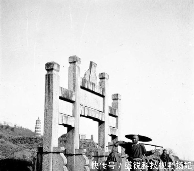 20世纪的江城武汉，看了第八张，知道为什么叫石牌岭了