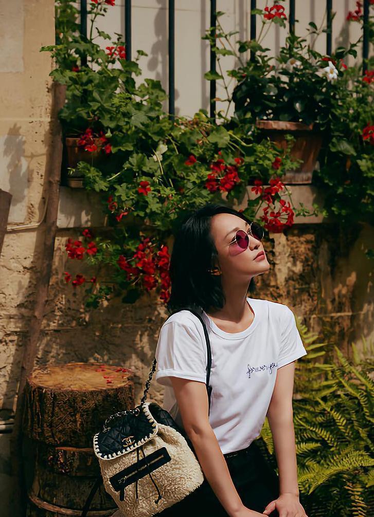 王菲袁泉是越老越有味道! 淡色系穿衣让她们处颜值巅峰, 青春不老