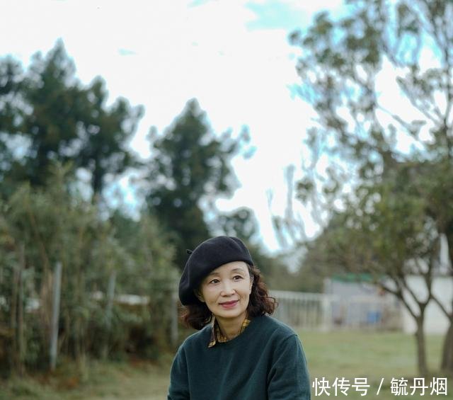  『值得』50岁之后怎么穿好看三木妈妈的日常搭配很值得学习，气质又减龄