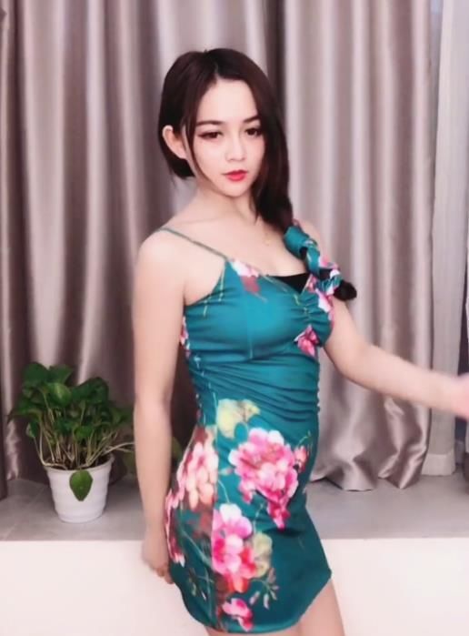  穿搭|精致美女娇艳惊人，美到让人移不开眼睛，更加有格调！