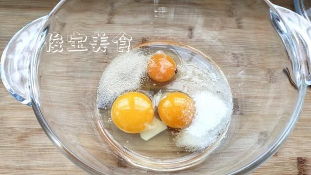 「香甜」一款不用烤箱也不用揉膜的老式豆沙面包,香甜松软,简单易学