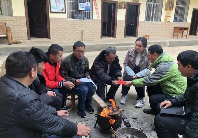 农村村长将取消了？农民误会了，不过这三类人将成为“新领头羊”