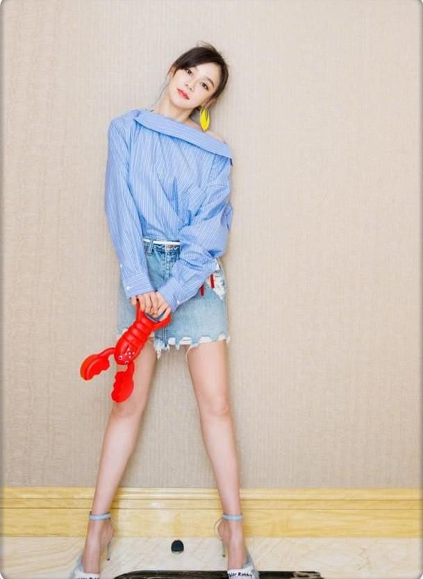 都在拼命的秀腰，袁姗姗却戴个大腰包遮住，网友：你是第一人吧？