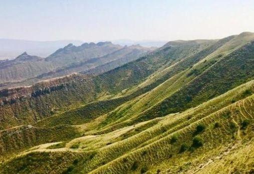 穿越天山不仅有独库公路，一般人不知道的S101线百里丹霞景奇绝