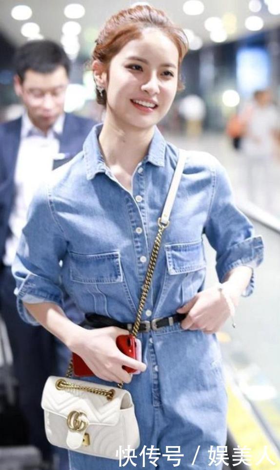  好显■赖雨濛牛仔连体裤清新甜美，搭配扎丸子头，好显少女范