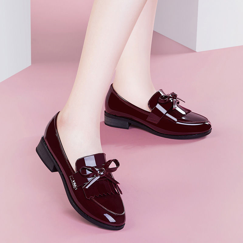 高跟鞋淘汰了!今秋主流“粗跟女鞋”，舒适又养脚，美得清新脱俗