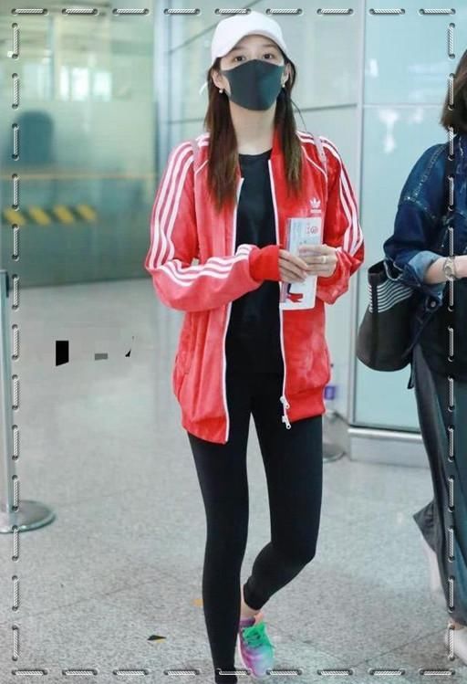 192惠若琪穿紧身裤竟惨败173关晓彤？网友：果然瘦子就是显高啊！