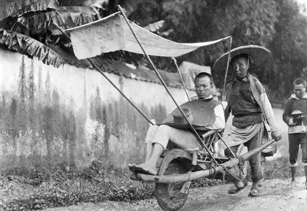 美国人在鞋盒里发现了6000张中国老照片，轰动全世界