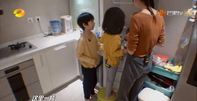 章龄:黄觉有钱硬气不让儿子上网课,章龄之一人带2个儿,好妻子旺三代