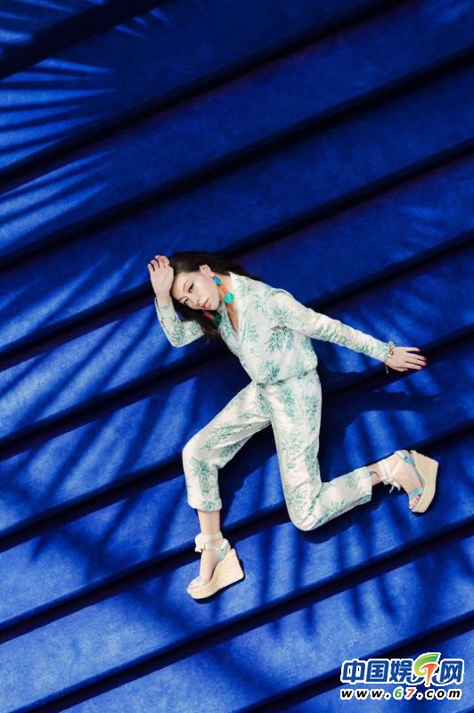 音乐人蔡诗芸DizzyDizzo撞色时尚组图曝光 西班牙风情万种