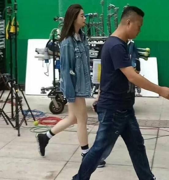 蒋欣在路人镜头下是瘦子，娜扎美的纯天然，杨颖被打回原型！