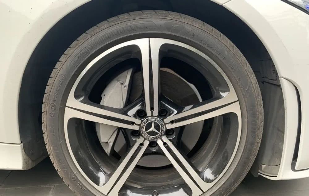 『动力』评测奔驰CLS3504MATIC80万买台四缸的四门轿跑车到底“疯不疯”