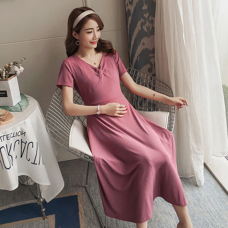 新款时尚孕妇装，时髦洋气不显怀，做孕味十足的潮妈