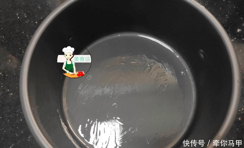  『蒸一蒸就好』蒸红糖糕时，只用面粉就错了，多加一种粉，Q弹蓬松，一次就成功！