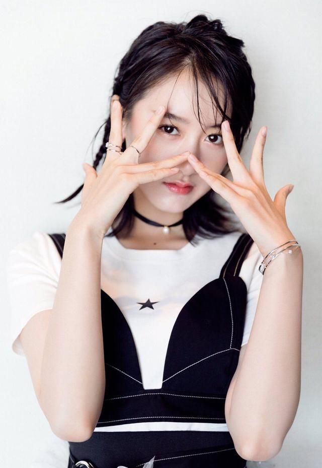 袁冰妍帅气当中带着点优雅，二爷，你们家丫头这么美你造嘛？