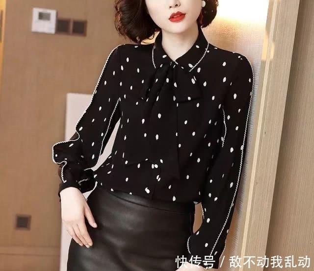  不媚：三月开车自驾游，奥黛小衫＋风衣，不俗不媚，高雅特有女人味