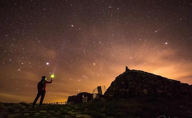 早已■七十年代，打谷早已撤出，历史的舞台吗？