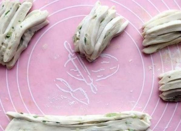  「花卷」怎么才能做出软绵的花卷，一招教会你，只要掌握这个技巧