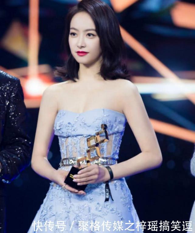 宋茜身材没的说，穿抹胸裙亮出A4腰，网友：娉婷多姿，性感无敌！