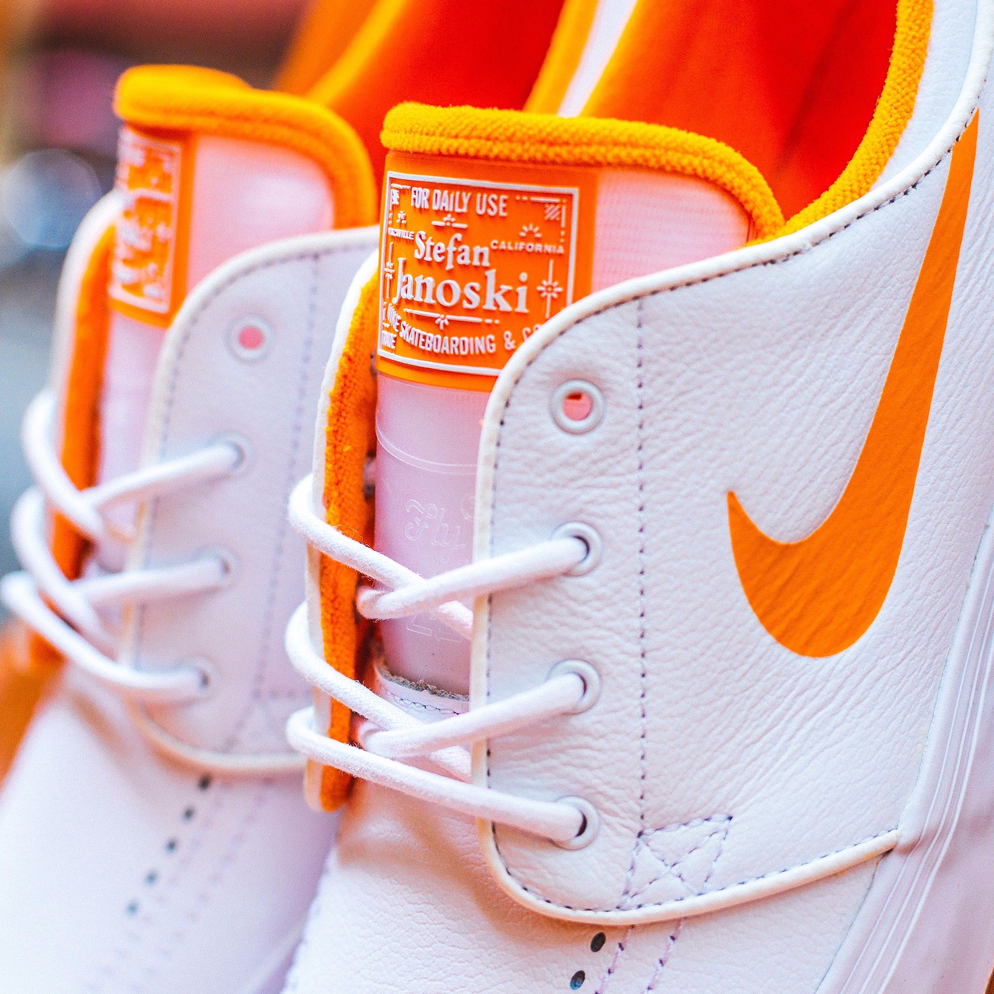 Nike SB携手FLY打造 Zoom Janoski “WAKE UP GO SKATE”