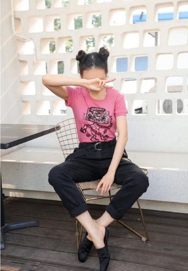 35岁王鸥和20岁宋祖儿同扎哪吒头，网友:真嫩和装嫩的差距