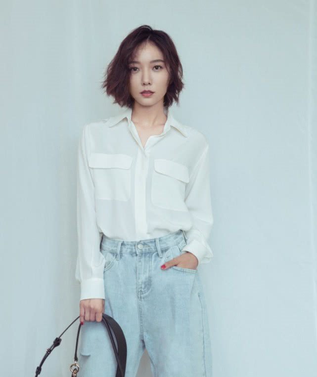 王珞丹腿长歪了？身上的裤子整条跑偏，好想把它拧回来！