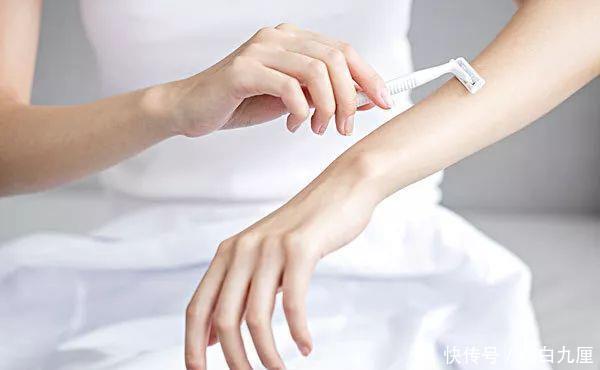 「脱毛」夏季“脱腋毛”,3处的“毛发”要脱干净,美女穿衣服都不尴尬