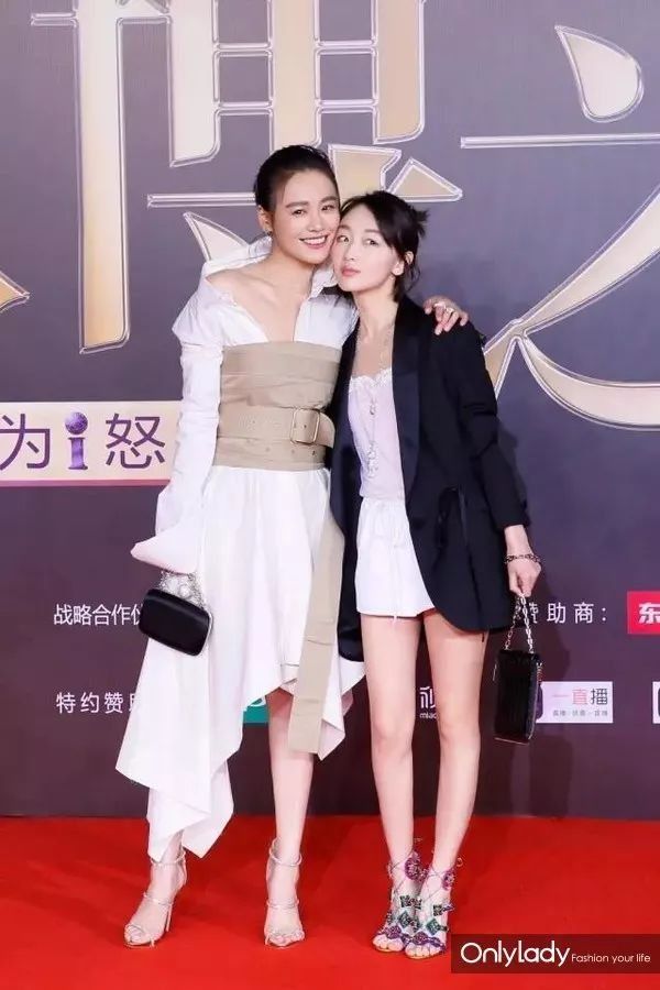 我最喜欢你什么样子?穿连衣裙的样子!