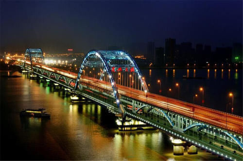  唯一@中国唯一自带炸药的桥梁，70年过去了，仍旧可以重用