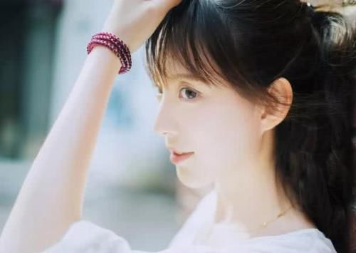 『女生』为啥有的女生从不长“黑头”?坚持这3习惯,让你远离“草莓鼻”