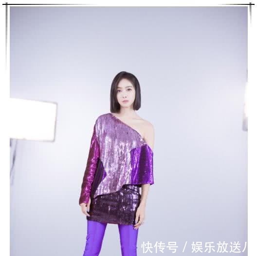 王菲春晚带火的“腿裤靴”被宋茜大抢风头，网友这双腿我给满分