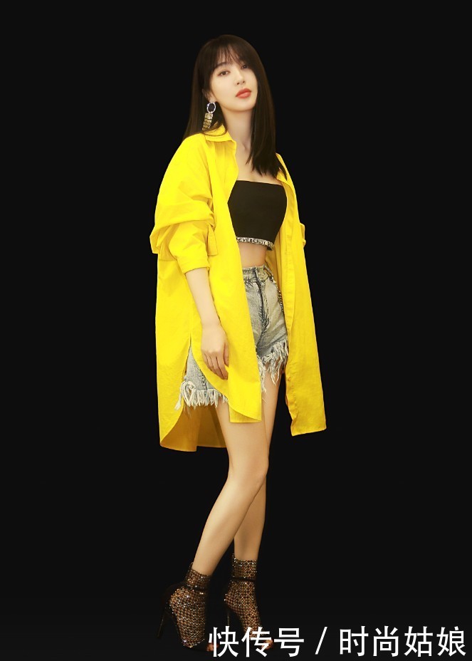李菲儿的黄衣服太晃眼了，好身材穿抹胸衣烂裤子，还配了鱼鳞鞋！