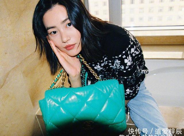 率性:刘雯春日街拍,裤子穿出率性自然美,这大长腿真是不一般