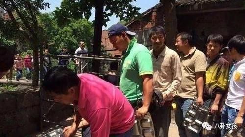  『伙食』明星片场吃饭有多铺张? 傻狍子鹿晗只吃素，江疏影六道菜被批浪费