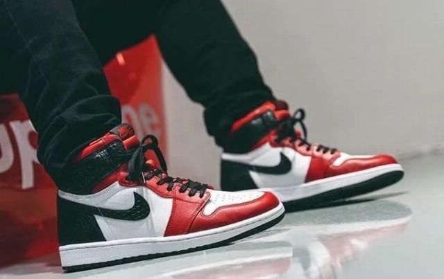  【還是】“一飞冲天”，還是走红丝绸的旧路？AJ1 “ SATIN SNAKE”明确开售