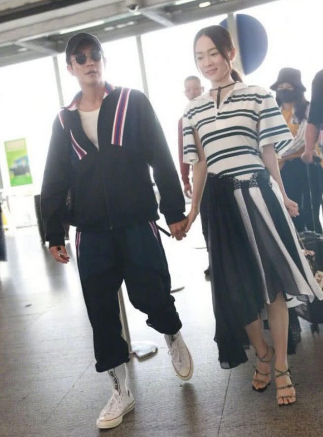 霍思燕不仅穿杜江的衣服，还要把袖子剪开，杜江不敢正眼看了!