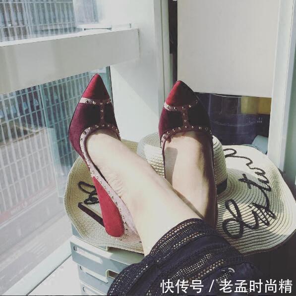  「减龄」今年流行高跟鞋，时尚减龄还百搭！