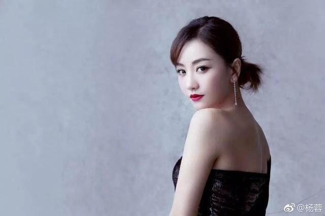 童颜杨蓉护肤全靠“以油克油”？加上这一步，秋冬护肤才算完整！