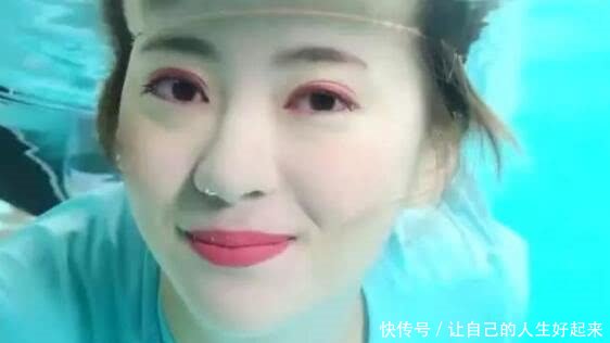 小姐姐体验水下化妆，两个小时的妆容比不上一秒，网友：后悔了吧