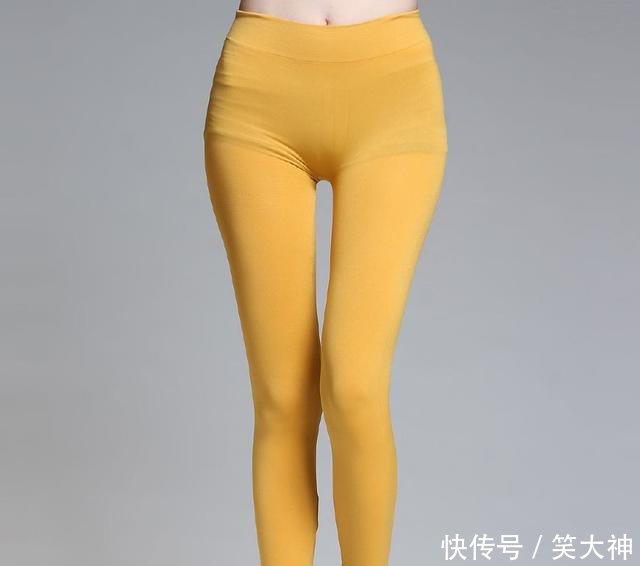 女生穿打底裤，到底是一条缝在前还是两条缝在前多数女生都穿错