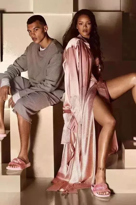 舒适、时尚、显腿长!这个夏天，时髦界都在pick澡堂拖!