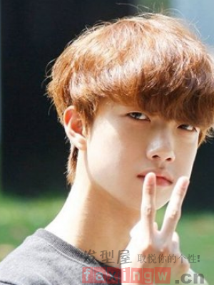 男生修颜刘海短发发型 轻松打造温柔暖男范