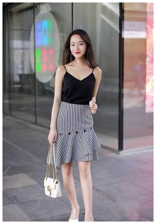 成都街拍：不是小编没见过女人，可图3这丰满的美女，第一次看见