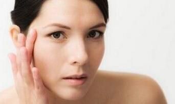 脸上长螨虫的后果由多严重?女人一定要看，别再粗心大意了