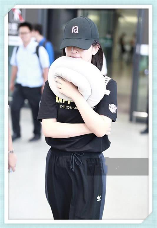 谢娜瘦了不止20斤！尖下巴小蛮腰统统再现，网友：简直换了一个人