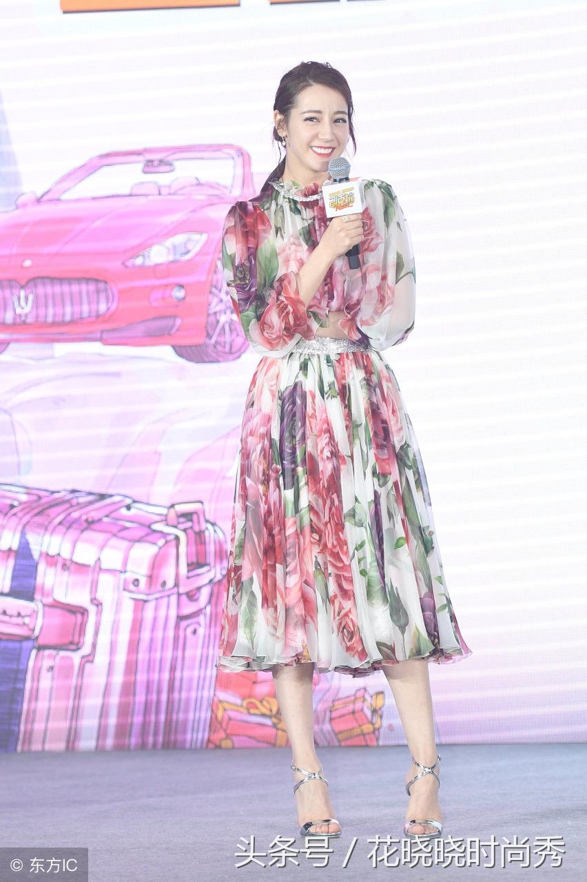 女神迪丽热巴穿裙子实在是太美了，网友:隔着屏幕都想亲一下!