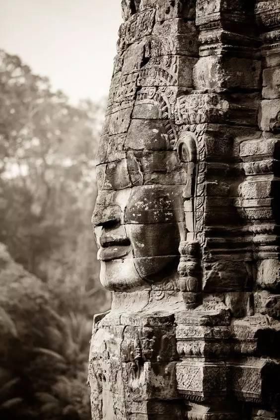 有一个微笑佛国,比尼泊尔无争,比西藏便宜…